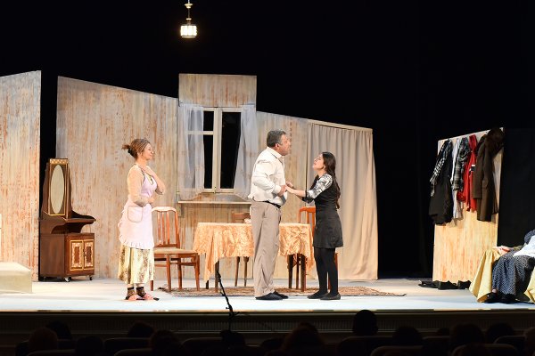 Sumqayıt teatrı yeni mövsümü “Ocaq” dramı ilə açdı - FOTOLAR Sumqayıt teatrı yeni mövsümü “Ocaq” dramı ilə açdı - FOTOLAR