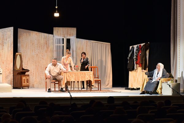 Sumqayıt teatrı yeni mövsümü “Ocaq” dramı ilə açdı - FOTOLAR Sumqayıt teatrı yeni mövsümü “Ocaq” dramı ilə açdı - FOTOLAR