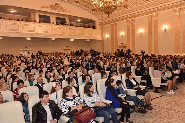 Sumqayıt teatrı yeni mövsümü “Ocaq” dramı ilə açdı - FOTOLAR Sumqayıt teatrı yeni mövsümü “Ocaq” dramı ilə açdı - FOTOLAR