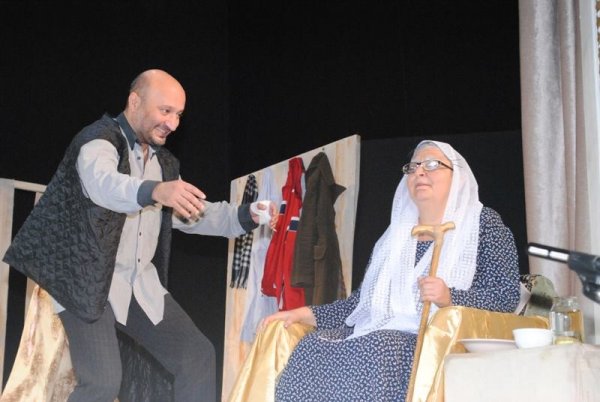Sumqayıt teatrı yeni mövsümü “Ocaq” dramı ilə açdı - FOTOLAR Sumqayıt teatrı yeni mövsümü “Ocaq” dramı ilə açdı - FOTOLAR