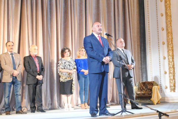 Sumqayıt teatrı yeni mövsümü “Ocaq” dramı ilə açdı - FOTOLAR Sumqayıt teatrı yeni mövsümü “Ocaq” dramı ilə açdı - FOTOLAR