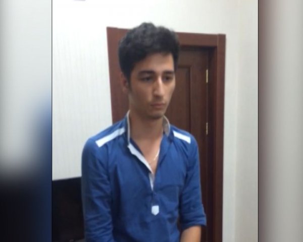 Sosial şəbəkələrdə qadınları hədələyərək pul tələb edən şəxslər tutulub - VİDEO Sosial şəbəkələrdə qadınları hədələyərək pul tələb edən şəxslər tutulub - VİDEO