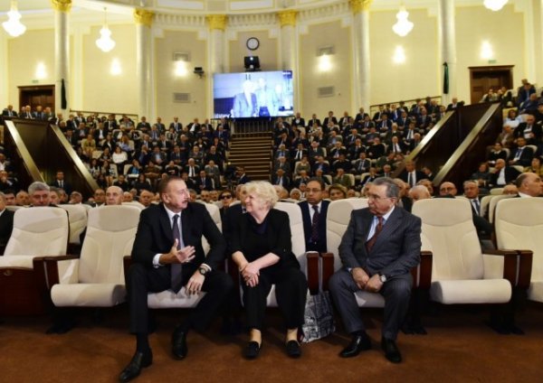 İlham Əliyev Lütfi Zadə ilə vida mərasimində - FOTOLAR İlham Əliyev Lütfi Zadə ilə vida mərasimində - FOTOLAR