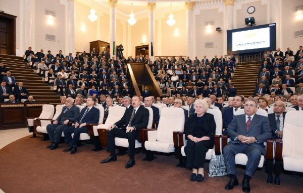 İlham Əliyev Lütfi Zadə ilə vida mərasimində - FOTOLAR İlham Əliyev Lütfi Zadə ilə vida mərasimində - FOTOLAR