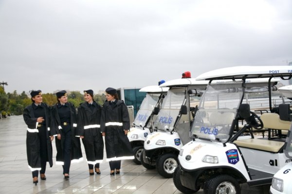 Bulvarda qadın polislər xidmətə cəlb olundular - FOTO Bulvarda qadın polislər xidmətə cəlb olundular - FOTO