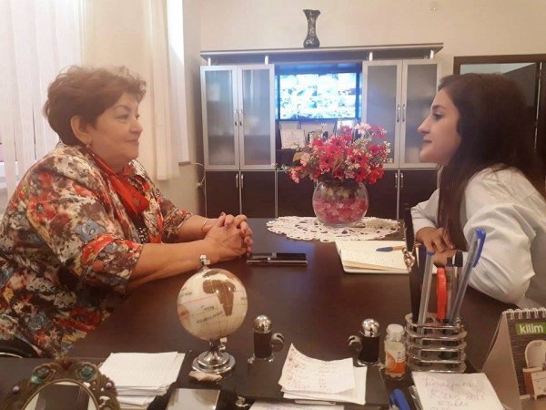 Sumqayıtda ömrünün 45 ilini körpələrə həsr edən müəllim: "Uşaqlar evdə bişirilənləri yemir, burada yeyirlər, çünki...” – MÜSAHİBƏ (FOTO) Sumqayıtda ömrünün 45 ilini körpələrə həsr edən müəllim: "Uşaqlar evdə bişirilənləri yemir, burada yeyirlər, çünki...” – MÜSAHİBƏ (FOTO)