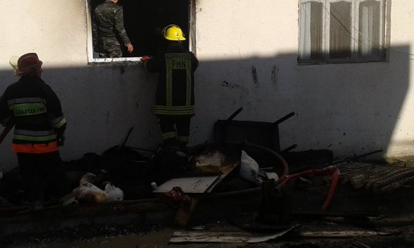 Sumqayıtda yanğın: 15 nəfər təxliyə olundu - FOTO