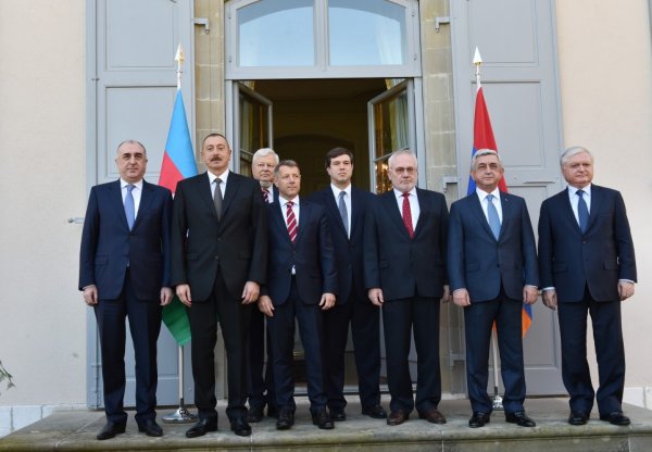 Cenevrədə Əliyev və Sarkisyan arasında görüş keçirilib - FOTOLAR (YENİLƏNİB) Cenevrədə Əliyev və Sarkisyan arasında görüş keçirilib - FOTOLAR (YENİLƏNİB)
