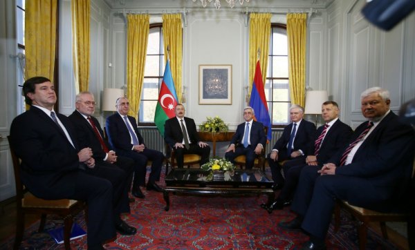 Cenevrədə Əliyev və Sarkisyan arasında görüş keçirilib - FOTOLAR (YENİLƏNİB) Cenevrədə Əliyev və Sarkisyan arasında görüş keçirilib - FOTOLAR (YENİLƏNİB)