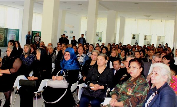 Sumqayıtda aprel şəhidi Əbdülməcid Axundovun xatirəsi anılıb - FOTOLAR
