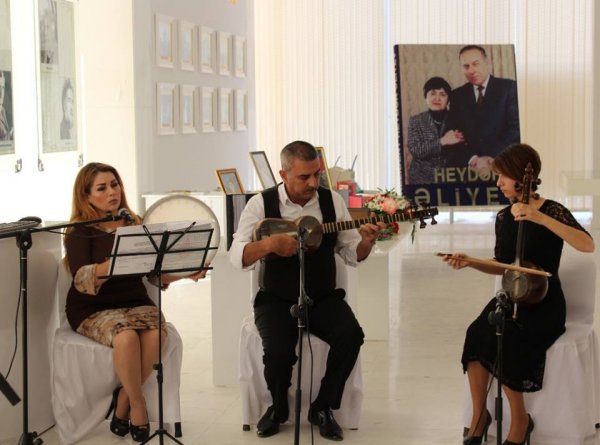 Sumqayıtda aprel şəhidi Əbdülməcid Axundovun xatirəsi anılıb - FOTOLAR