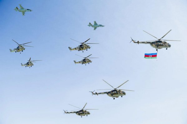 Naxçıvanda hərbi parad keçirilib (FOTO)