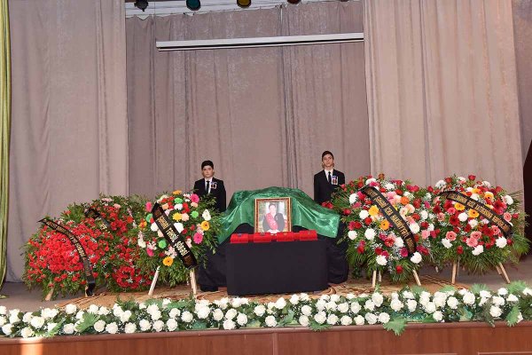 Sumqayıt təhsili "anasını" itirdi: sevimli müəllim son mənzilə belə yola salındı - VİDEO + FOTOLAR(YENİLƏNİB)