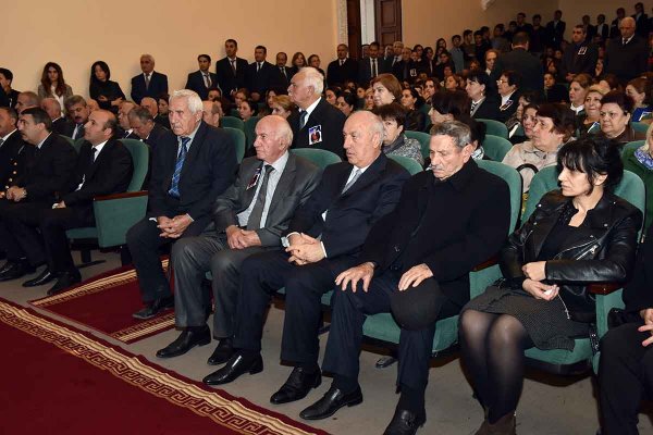 Sumqayıt təhsili "anasını" itirdi: sevimli müəllim son mənzilə belə yola salındı - VİDEO + FOTOLAR(YENİLƏNİB)