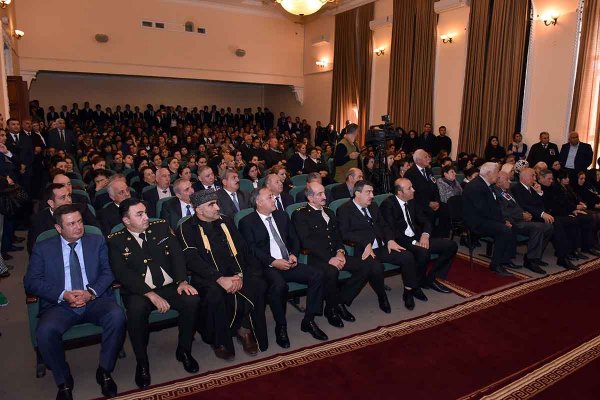 Sumqayıt təhsili "anasını" itirdi: sevimli müəllim son mənzilə belə yola salındı - VİDEO + FOTOLAR(YENİLƏNİB)