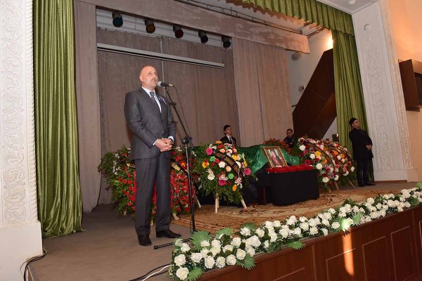 Sumqayıt təhsili "anasını" itirdi: sevimli müəllim son mənzilə belə yola salındı - VİDEO + FOTOLAR(YENİLƏNİB)