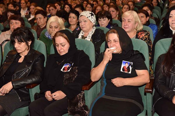 Sumqayıt təhsili "anasını" itirdi: sevimli müəllim son mənzilə belə yola salındı - VİDEO + FOTOLAR(YENİLƏNİB)