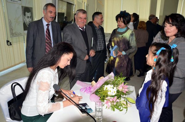 Bir şair gəlib poeziyamıza…