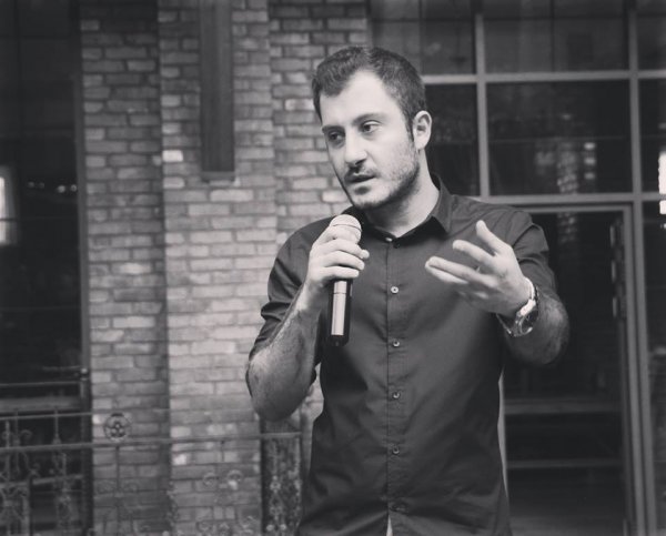 Ziya Səfərbəyov: "Bu Azərbaycan ədəbiyyatının inkişafı üçün çox vacibdir" Ziya Səfərbəyov: "Bu Azərbaycan ədəbiyyatının inkişafı üçün çox vacibdir"