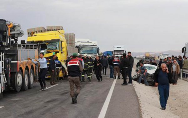 Qum fırtınası 20 avtomobilin toqquşmasına səbəb oldu - Ölən və yaralananlar var