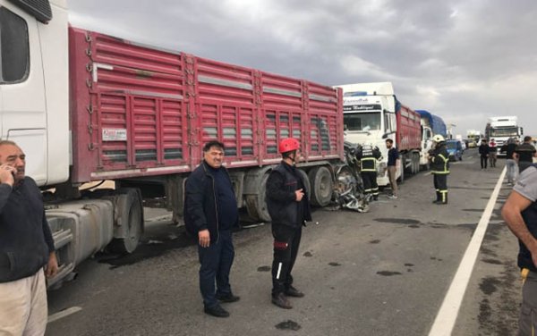 Qum fırtınası 20 avtomobilin toqquşmasına səbəb oldu - Ölən və yaralananlar var