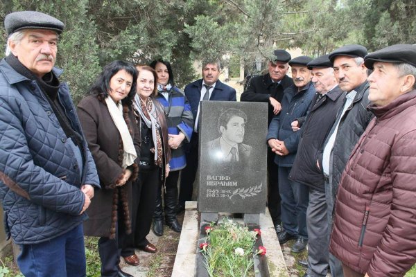 “Gənclər şəhəri”nin mətbuatında keçən Zümrüd Baloğlanova ömrü: Sumqayıt mətbuatı 65 yaşında - FOTOLAR “Gənclər şəhəri”nin mətbuatında keçən Zümrüd Baloğlanova ömrü: Sumqayıt mətbuatı 65 yaşında - FOTOLAR