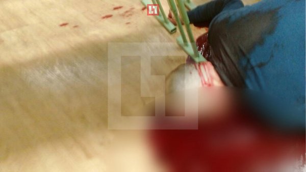 Müəllimini öldürüb selfi çəkdirən tələbə - FOTO