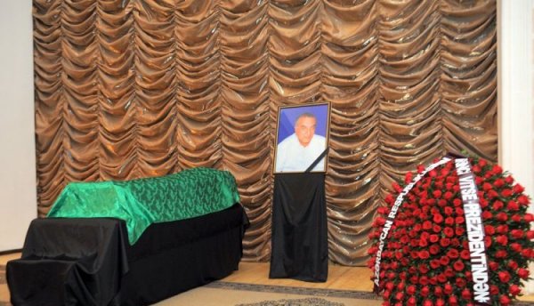 Rafiq Hüseynovla vida mərasimi keçirilir Rafiq Hüseynovla vida mərasimi keçirilir
