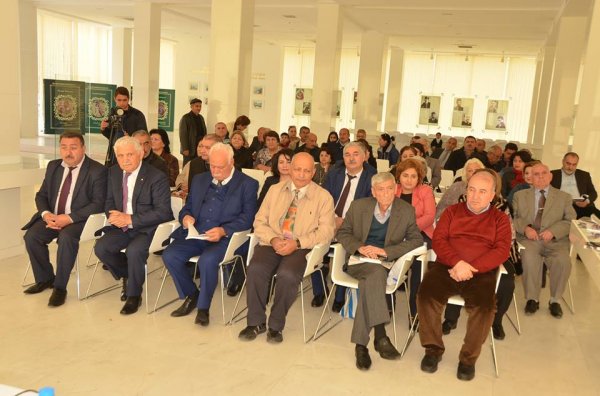Sumqayıt Poeziya Evində şair Ağasəfa ilə görüş keçirilib - FOTOLAR Sumqayıt Poeziya Evində şair Ağasəfa ilə görüş keçirilib - FOTOLAR