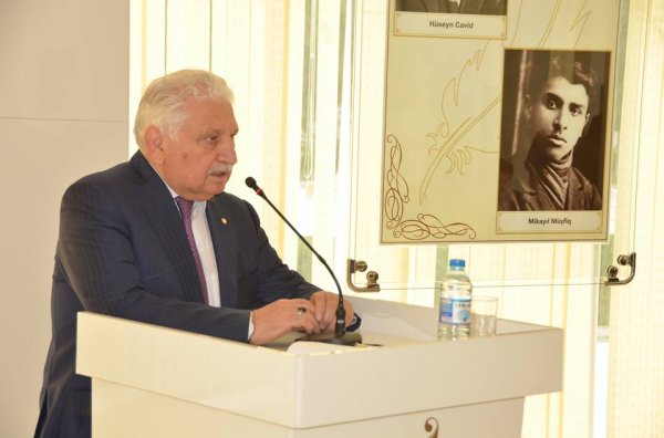 Sumqayıt Poeziya Evində şair Ağasəfa ilə görüş keçirilib - FOTOLAR Sumqayıt Poeziya Evində şair Ağasəfa ilə görüş keçirilib - FOTOLAR