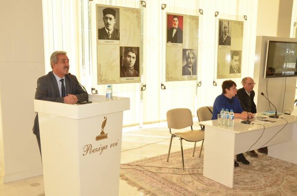 Sumqayıt Poeziya Evində şair Ağasəfa ilə görüş keçirilib - FOTOLAR Sumqayıt Poeziya Evində şair Ağasəfa ilə görüş keçirilib - FOTOLAR