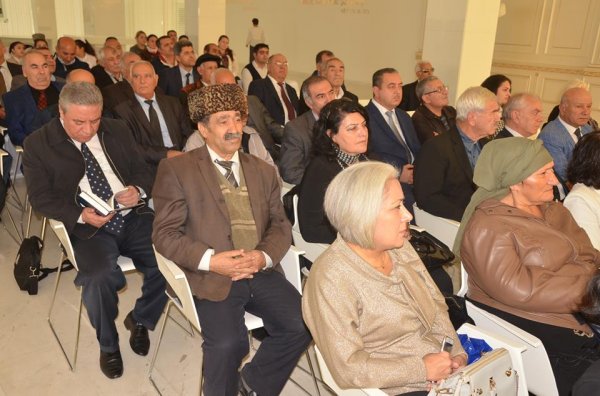 Sumqayıt Poeziya Evində şair Ağasəfa ilə görüş keçirilib - FOTOLAR Sumqayıt Poeziya Evində şair Ağasəfa ilə görüş keçirilib - FOTOLAR