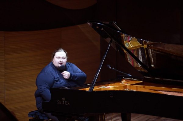 Leyla Əliyeva və Arzu Əliyeva tanınmış pianoçu Luka Safronovun “Baku” jurnalının 10 illiyinə həsr olunmuş solo konsertində olublar - FOTO Leyla Əliyeva və Arzu Əliyeva tanınmış pianoçu Luka Safronovun “Baku” jurnalının 10 illiyinə həsr olunmuş solo konsertində olublar - FOTO