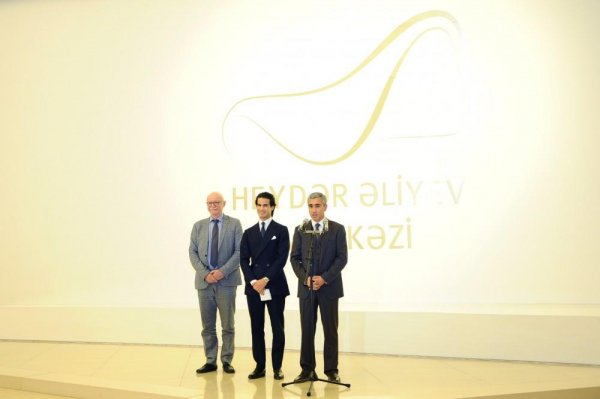 Leyla Əliyeva və Arzu Əliyeva müasir Çin rəssamlarının sərgisinin açılış mərasimində iştirak ediblər - FOTO