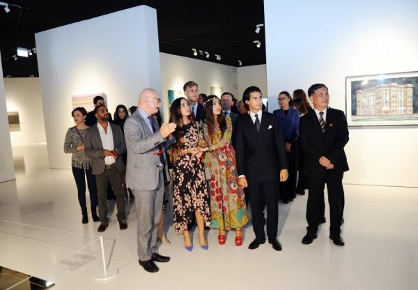 Leyla Əliyeva və Arzu Əliyeva müasir Çin rəssamlarının sərgisinin açılış mərasimində iştirak ediblər - FOTO