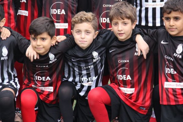 Leyla Əliyevadan gənc futbolçulara dəstək - FOTO Leyla Əliyevadan gənc futbolçulara dəstək - FOTO