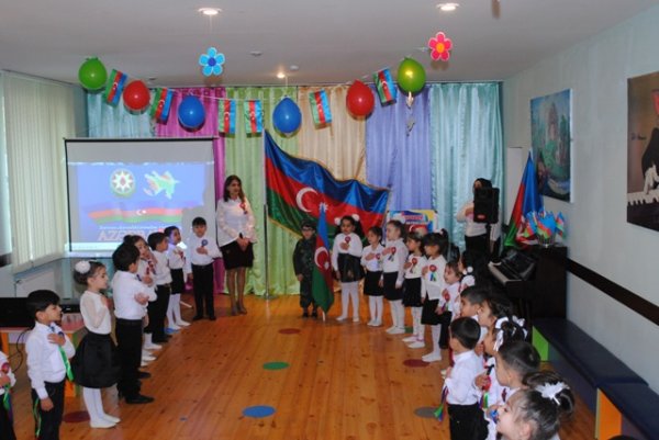 Sumqayıtın bu bağçasında bayraq günü necə keçirildi? - FOTOLAR