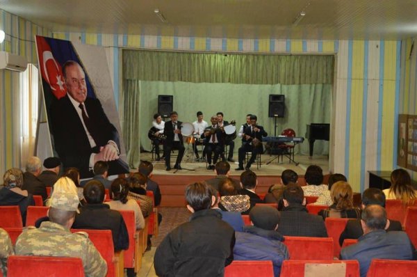 Sumqayıtda Bayraq günü münasibətilə silsilə tədbirlər keçirilib - FOTOLAR