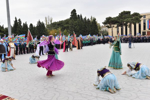 Sumqayıtda möhtəşəm BAYRAQ BAYRAMI – FOTOLAR Sumqayıtda möhtəşəm BAYRAQ BAYRAMI – FOTOLAR