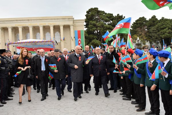 Sumqayıtda möhtəşəm BAYRAQ BAYRAMI – FOTOLAR Sumqayıtda möhtəşəm BAYRAQ BAYRAMI – FOTOLAR