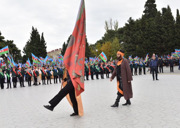 Sumqayıtda möhtəşəm BAYRAQ BAYRAMI – FOTOLAR Sumqayıtda möhtəşəm BAYRAQ BAYRAMI – FOTOLAR