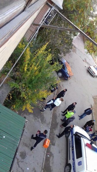 Bakıda polis və FHN pişiyin xilası üçün... - FOTO Bakıda polis və FHN pişiyin xilası üçün... - FOTO