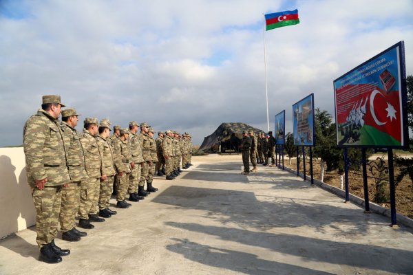 Hərbi Hava Qüvvələrinin yeni yaşayış kompleksinin açılışı olub Hərbi Hava Qüvvələrinin yeni yaşayış kompleksinin açılışı olub