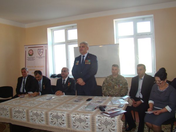 Sumqayıtda Qarabağ qazilərinin şagirdlərlə növbəti görüşü keçirildi - FOTOLAR Sumqayıtda Qarabağ qazilərinin şagirdlərlə növbəti görüşü keçirildi - FOTOLAR