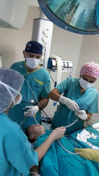 Azərbaycanda 2 yaşlı qız batareya uddu: "Qida borusu yanıb..." Azərbaycanda 2 yaşlı qız batareya uddu: "Qida borusu yanıb..."