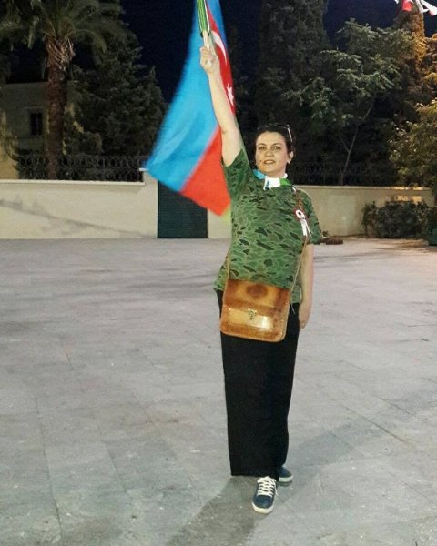 “Atam əlini saçıma qoyub: “qorxaqlar min kərə, mənim qızım kimi cəsurlar bir kərə öləcək” dedi“ – Nigar Almanqızı “Atam əlini saçıma qoyub: “qorxaqlar min kərə, mənim qızım kimi cəsurlar bir kərə öləcək” dedi“ – Nigar Almanqızı