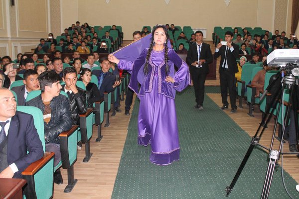 Səmərqənddə Qarabağ geyimlərinin sərgisi keçirilib - FOTO Səmərqənddə Qarabağ geyimlərinin sərgisi keçirilib - FOTO