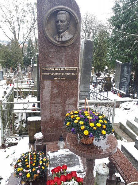 Lvovda Azərbaycan Xalq Cümhuriyyətinin generalının qəbirüstü abidəsi yenidən qurulub (FOTO)