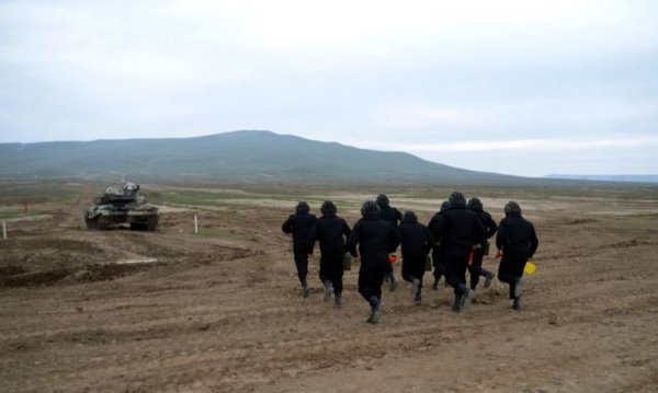 Tank bölmələri döyüş atışlarını icra edib Tank bölmələri döyüş atışlarını icra edib