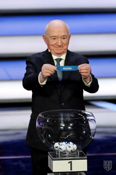 Əfsanəvi futbolçular Putinlə görüşdə - FOTO